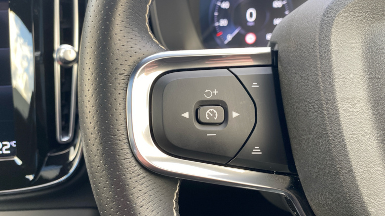 Volvo Xc40 2.0 B4P R DESIGN 5dr Auto Petrol Estate